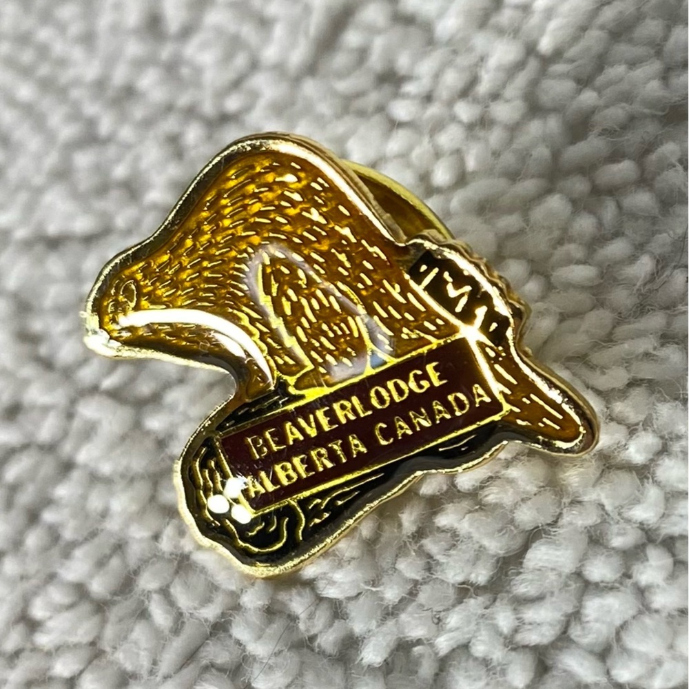 5/$35 Vintage Beaverlodge Alberta Canada Enamel Souvenir Pin